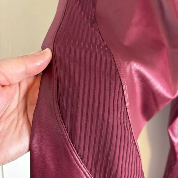 Fabletics Motion365+ Contour High-Waisted Legging in Merlot - Picture 12 of 16